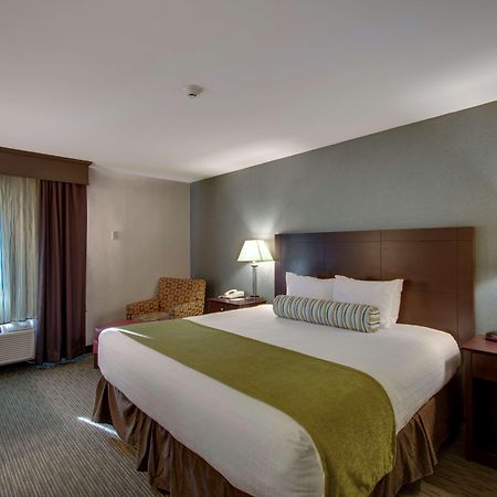 Best Western Plus, The Inn At Hampton Buitenkant foto