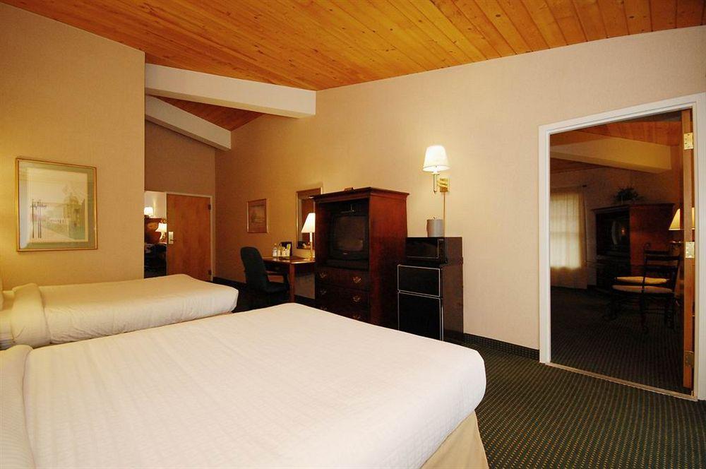 Best Western Plus, The Inn At Hampton Buitenkant foto