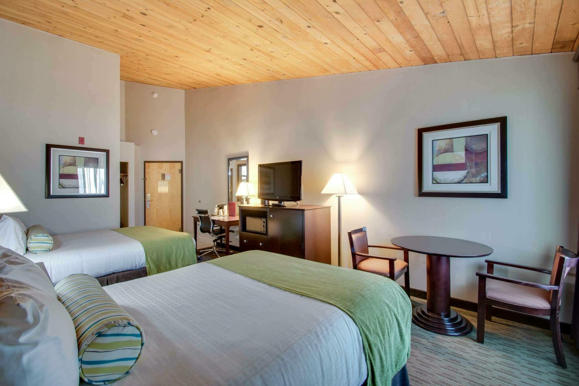 Best Western Plus, The Inn At Hampton Buitenkant foto