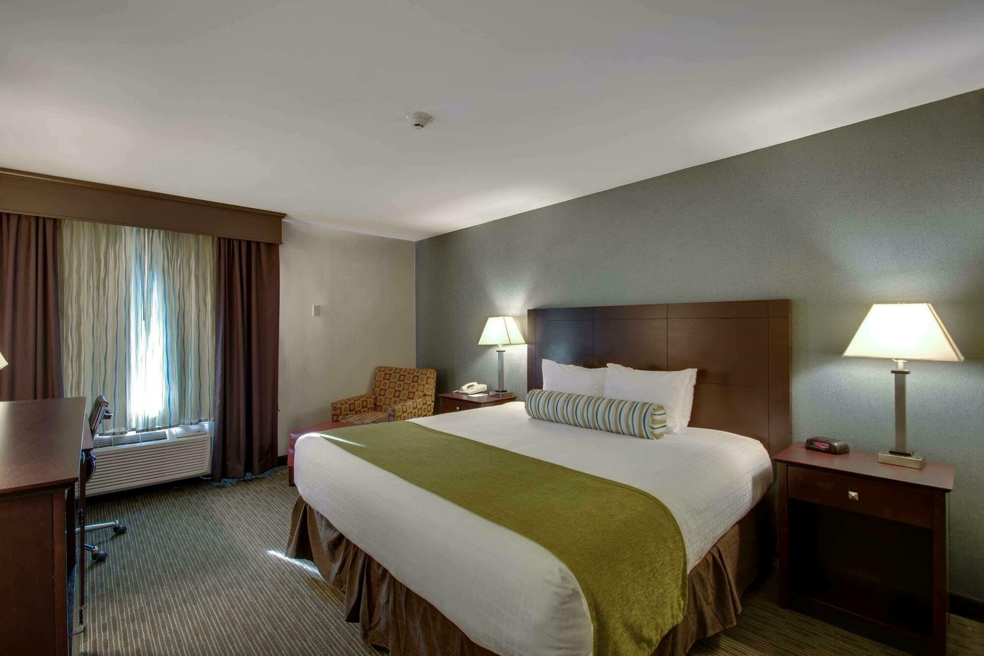 Best Western Plus, The Inn At Hampton Buitenkant foto